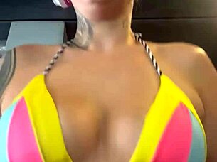 I was all sweaty and wet at the gym in front of Copacabana beach, my pussy wet and salty.