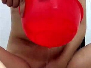 nha yen nhi shows off her big ass for some fun 😘