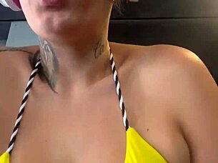 I was all sweaty and wet at the gym in front of Copacabana beach, my pussy wet and salty.