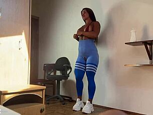 asshole stuffed for squirt, hairy pussy homemade 😏