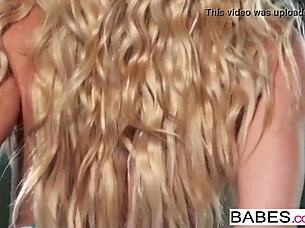 Young Babe Niki Lee In Pearls And Lace