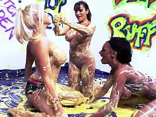 MILFs Tongue Pussy Party