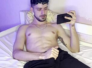 Brazilian bodybuilder jerks off his muscular cock for you.