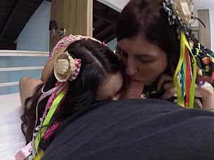 The Girls Found The Snake At The Festival And Sucked It 😏