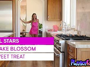 brazen teen reveals her body