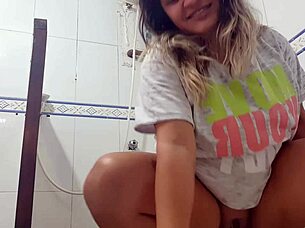 i got all wet when nivaldo paid me 50 reais to watch me shower