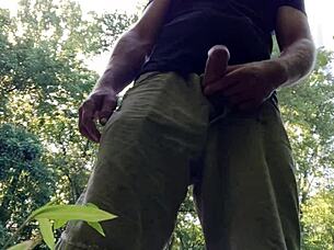 guy jerks off publicly at park, cum everywhere, hopes unseen