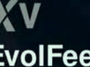 Redhead slave licks barefoot latina's feet