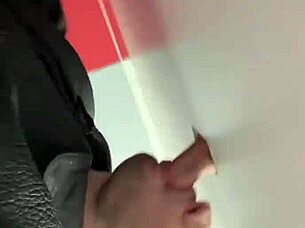 my first gloryhole try 😳