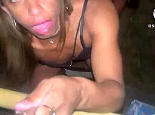 esposa dando pro corno no meio da rua e chegou em casa deu o cuzinho gostoso