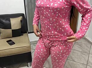 Watch Hijastra Twerk On Daddy's Dick?