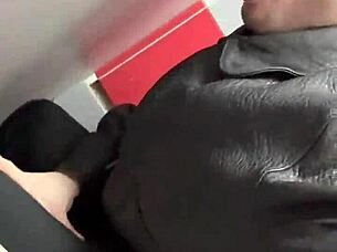 my first gloryhole try 😳