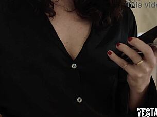 hung it guy gets called by big ass latina milf to fix her laptop in rough doggystyle