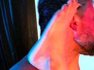 Lick my feet while fucking my pussy