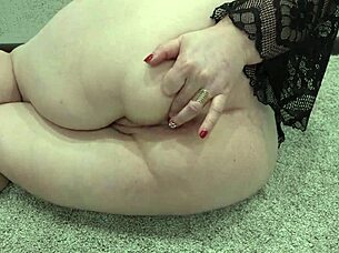 Chubby Milf Shows Everything