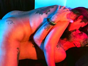 Lick my feet while fucking my pussy