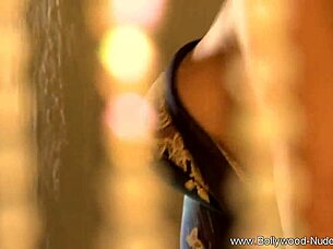 Wow, this indian brunette milf beauty is solo and beautiful!