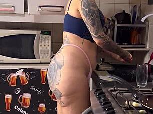 Brazilian actress with huge ass and big tits shows pussy in leaked video