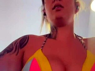 Treinando Só De Biquíni Fio Dental Na Academia De Frente A Praia Cheguei Ficar Toda Molhada De Tanto Tesão Que Escorria Nas Pernas Parecia Água Do Mar