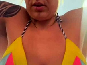 Treinando Só De Biquíni Fio Dental Na Academia De Frente A Praia Cheguei Ficar Toda Molhada De Tanto Tesão Que Escorria Nas Pernas Parecia Água Do Mar