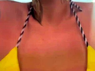 Treinando Só De Biquíni Fio Dental Na Academia De Frente A Praia Cheguei Ficar Toda Molhada De Tanto Tesão Que Escorria Nas Pernas Parecia Água Do Mar