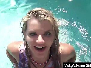 Milf vicky vette looks great when receives a cumshot after a blowjob?