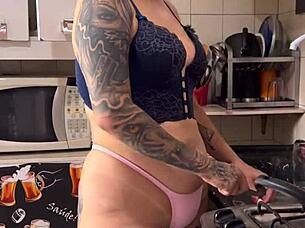 Brazilian actress with huge ass and big tits shows pussy in leaked video