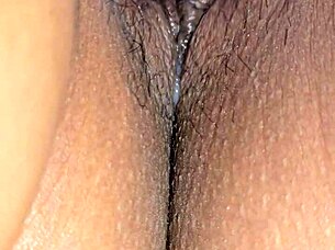 cierra la masturbacion con perrito y cum en trasero