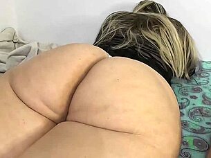 Colombian woman shows off her sexy big curves in a sensual ride