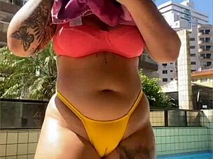 Redhead Exhibitionist Feels Thrilled as Her Swollen Pussy Gets Flashed on Live