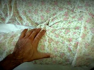 Punjabi Pakistani Nani Ma Ki Chut Ki Chudai!