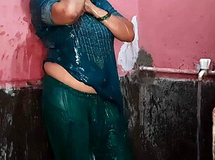 Naked Wife Shows Clean Pussy In Bathroom