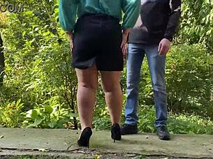 come with me, i need to pee