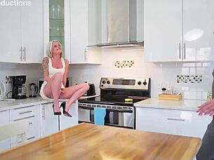 Pegas Productions - La Petite 18+ Blonde Milf Se Fait Défoncer Par Le Gros Jon