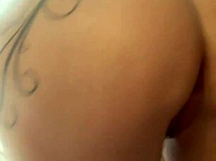 Desci Pra Pegar Um Ifood E Meu Vizinho Me Chamou Pra Fuder - Pr�via