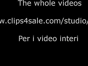 Lisa Asks, 'Want To Lick My Feet While Traveling?'