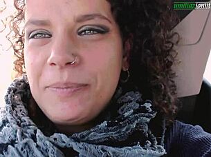 Lisa Asks, 'Want To Lick My Feet While Traveling?'