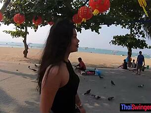 Thai teen amateur makes porno with tourist