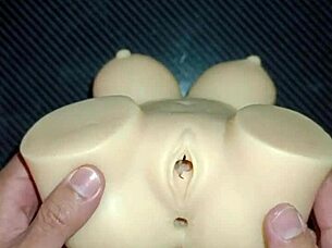 A Dolly Le Duele Pero Igual Le Encanta Sentirme Dentro De Su Pequeña Vagina