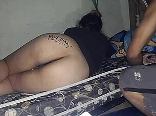 nalgas paraditas showing off big asses in story