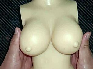 A Dolly Le Duele Pero Igual Le Encanta Sentirme Dentro De Su Pequeña Vagina