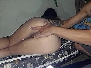 nalgas paraditas showing off big asses in story