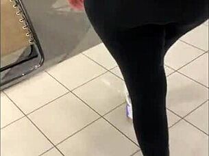 flashing my ass in the public store turns me on. i had to masturbate in the store restroom