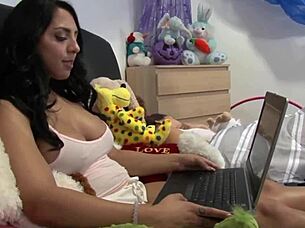 I lick horny pussy lesbians, they orgasmed wetly from muff diving