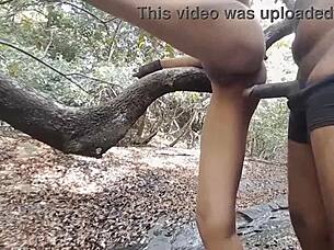 sexo espectacular en el monte le llenan el co�o de leche a esta negrita