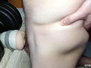 Fuck that wet hole 😈