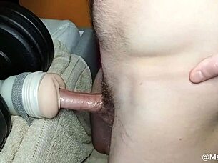 Fuck that wet hole 😈