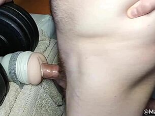 Fuck that wet hole 😈