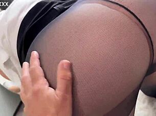 i feel so horny when this sexy gilf skips panties and gives an amazing blowjob