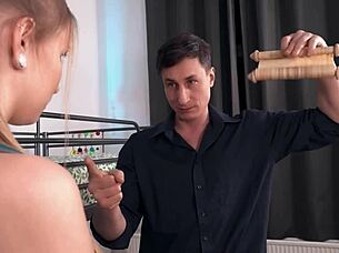 Stacked Jennifer White Helps Woman Cum Through Sensual Licking And Scissoring